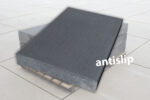 Betonplaat 120x80x12 cm zwart met antislip afwerking (zonder hijsvoorziening)